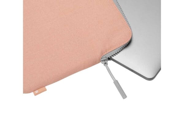 Incase Slim Woolenex Sleeve MB Pro 13" (TB3 USB-C) - Pink - Image 3